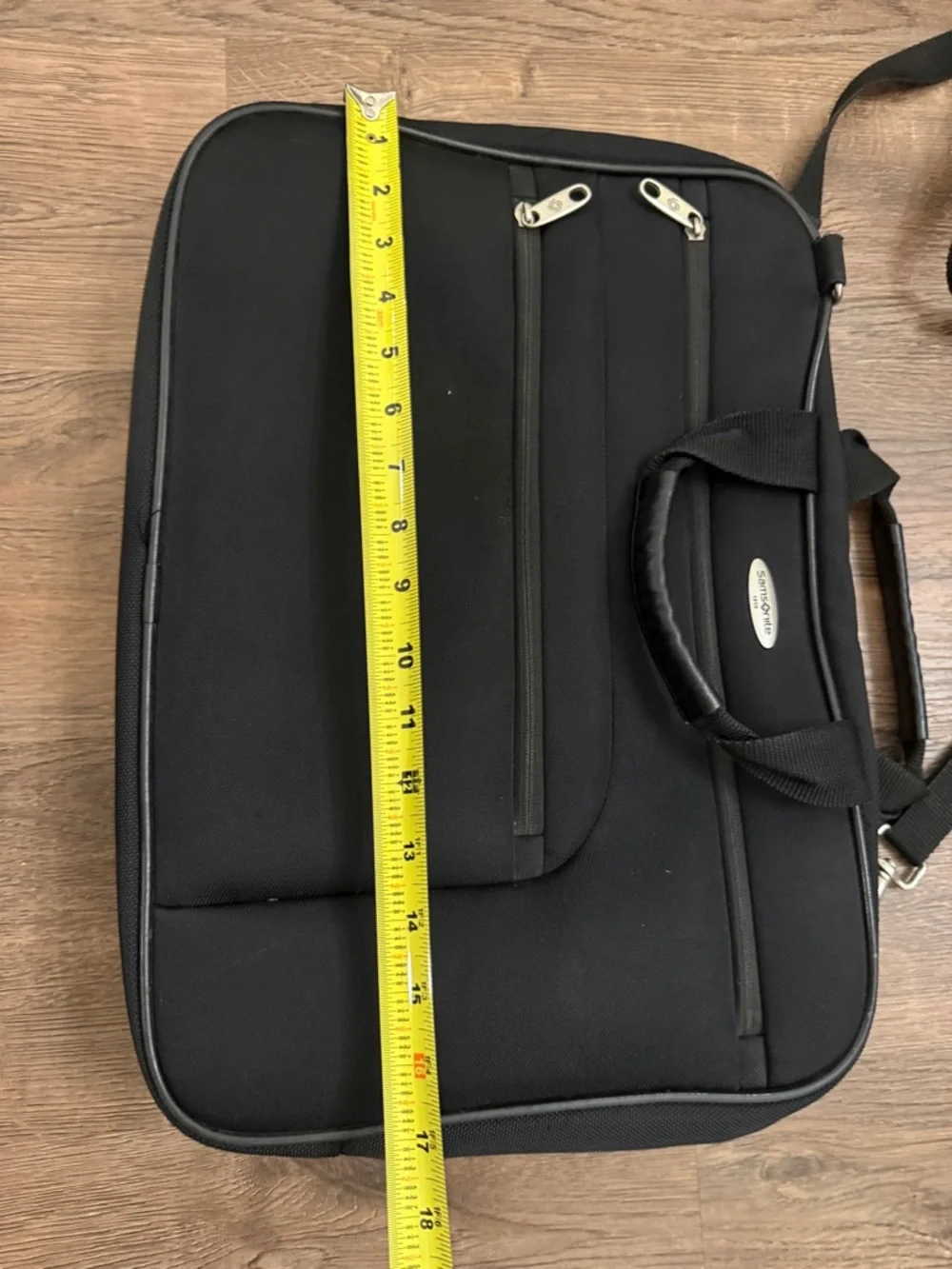 Samsonite Black Laptop Bag with Shoulder Strap and Dual Front Pockets